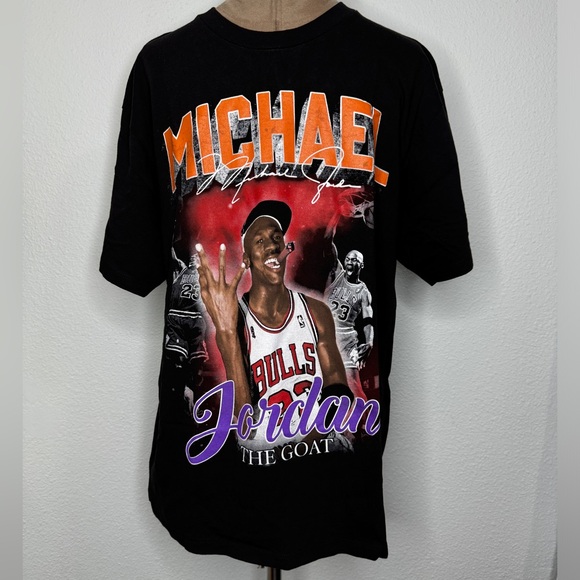Michael Jordan, Player Tees, Large Graphic TShirt - Picture 4 of 5